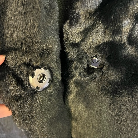 DKNY Women’s Black Front Button Down Faux Fur Jacket Coat Size XL - Picture 7 of 13